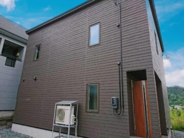 大館市：吹き抜けから2階フリースペースにつながる家